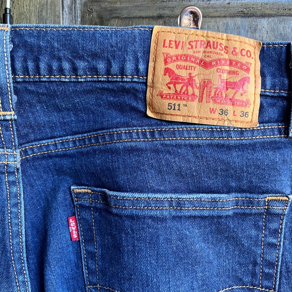 LEVIS !!! - Picture 2 of 2